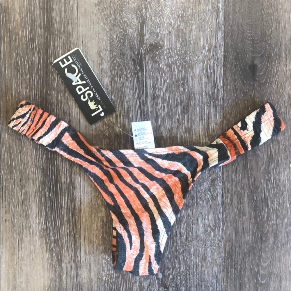 L*space 🐅 print NWT